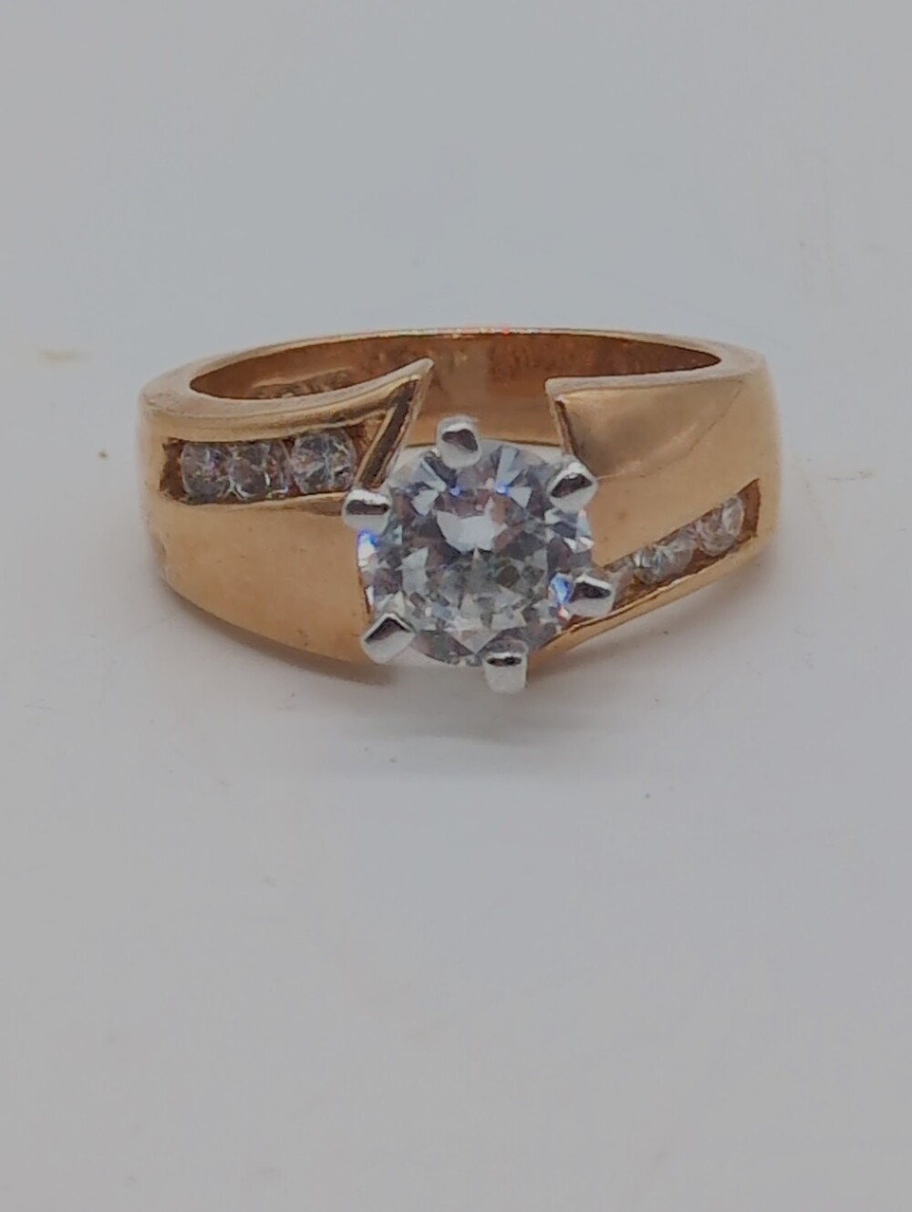 R S CCovensnt Gold-Tone Solitaire Ring with Clear Center Stone Sz 7.25